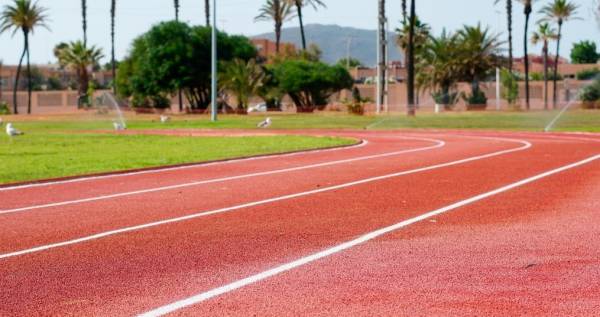El Ayuntamiento de La Línea acometerá la rehabilitación de cuatro pistas deportivas y sus entornos más cercanos en las barriadas de Bellavista, Los Junquillos, La Atunara y Nueva Línea