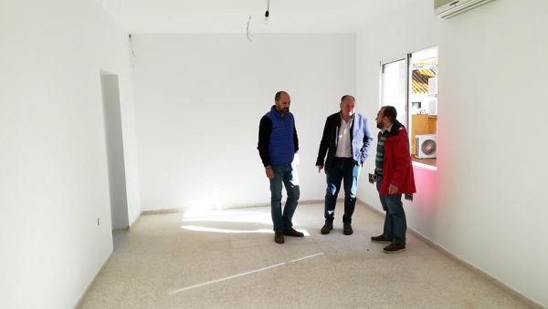 Romero y Alconchel visitan las obras casi finalizadas de reforma del edificio del Ayuntamiento de Los Barrios