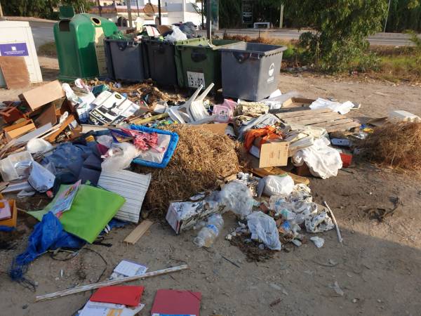El Ayuntamiento de Los Barrios hace una vez más un llamamiento al civismo en el depósito de basuras y advierte de las sanciones
