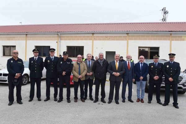 Gómez asiste a la inauguración de los cursos que la Escuela de Policía Local de Los Barrios imparte en Algeciras