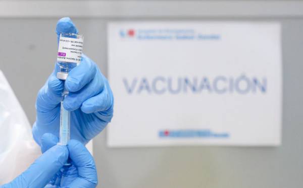 Andalucía adelanta la vacunación a la población de 79 a 70 años