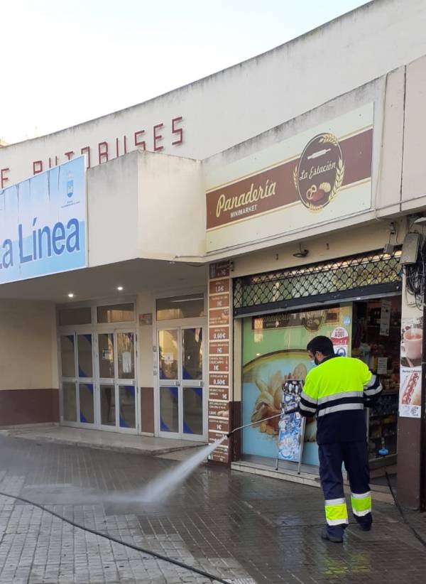 Los trabajos de desinfección en La Línea se han llevado a cabo en la zona de La Velada, avenida de España, Venta Melchor y Santa Margarita