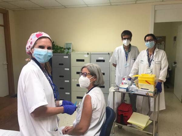 Andalucía inicia la campaña de gripe con su administración a más de 5.500 usuarios de residencias en la provincia de Cádiz