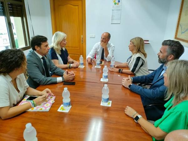 Ayuntamiento de Los Barrios y Junta de Andalucía trabajan en mejoras e inversiones educativas en el municipio