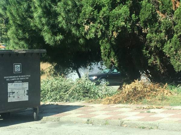 El Ayuntamiento de Los Barrios hace un llamamiento al civismo en el depósito de basuras y advierte de las sanciones