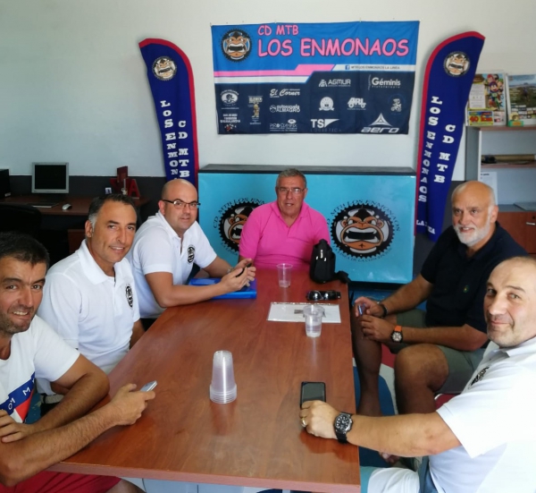 Vidal conoce las demandas e inquietudes del club Los Enmonaos