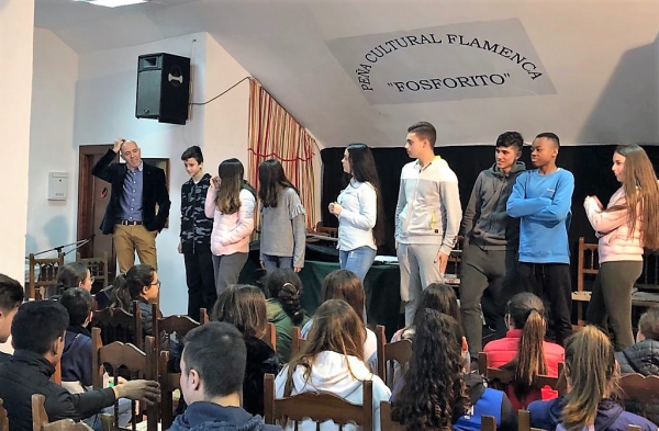 Salvador Andrades enseña el flamenco a jóvenes estudiantes de Secundaria de Los Barrios