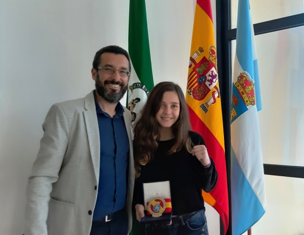 El alcalde felicita a la linense Luna Mairena por la obtención del campeonato de España de Boxeo olímpico