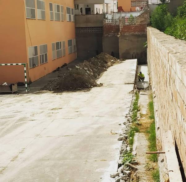 CGT, las luchas vecinales y las del AMPA consiguen que la Junta de Andalucía arregle el muro del colegio Campo de Gibraltar de Algeciras