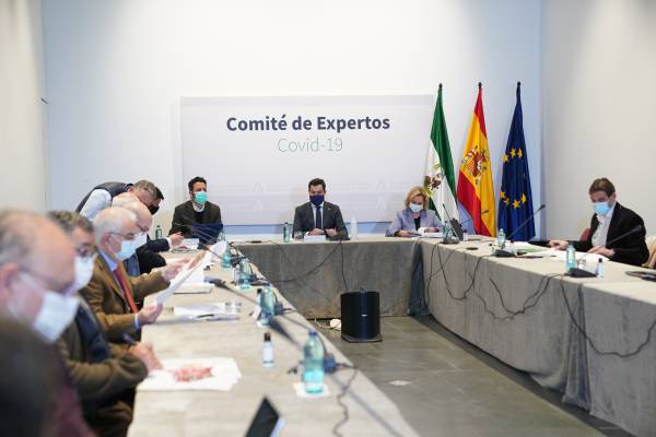 Andalucía mantiene el cierre perimetral y reserva el 20% de las vacunas para las dosis de recuerdo