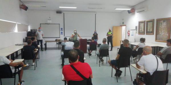 La Policía Local de La Línea desarrolla unos talleres de seguridad vial en beneficio de la comunidad para personas condenadas por algún tipo de delito