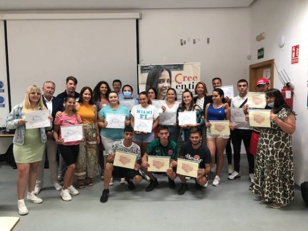 El Ayuntamiento de La Línea y la Cámara de Comercio entregan los diplomas acreditativos a jóvenes que han realizado un curso de capacitación del programa PICE