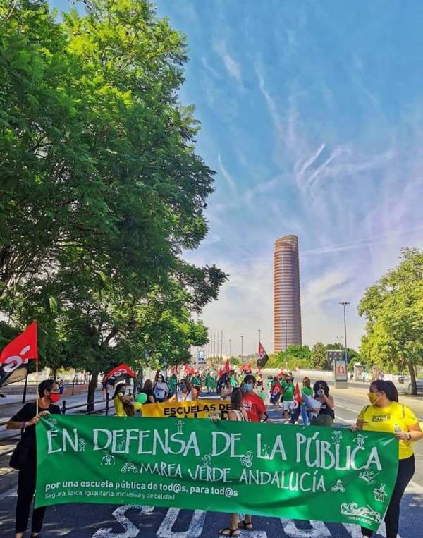 Celebrada en Sevilla la manifestación convocada por Marea Verde por una vuelta segura a las aulas