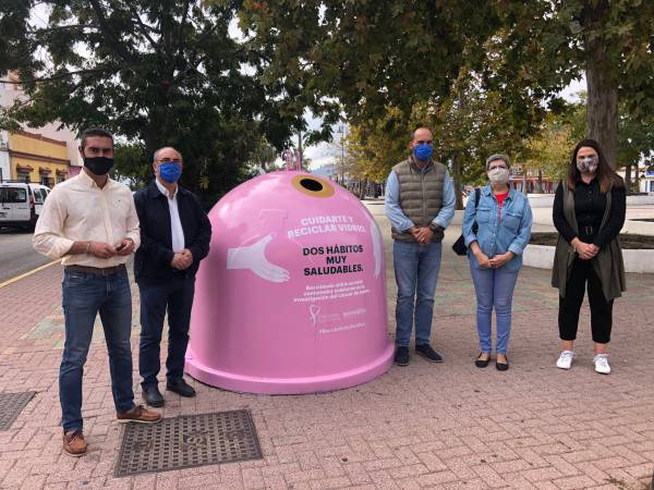 Palmones se une a la campaña solidaria de reciclaje de vidrio para luchar contra el cáncer de mama