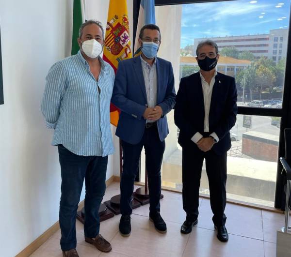 El alcalde de La Línea aborda con el presidente del Colegio de Enfermería de Cádiz el desarrollo de proyectos de colaboración
