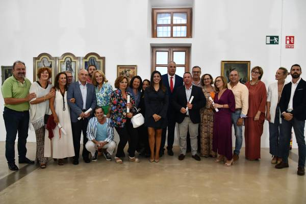 El ayuntamiento de San Roque reconoce la labor de docentes jubilados