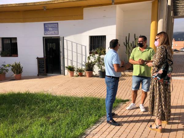 Domínguez y Delgado mantienen un encuentro con la asociación de vecinos El Lazareto de Los Barrios