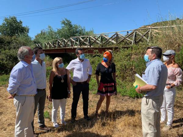 El alcalde de La Línea ha acompañado esta mañana al delegado territorial de Agricultura durante su visita a la vía pecuaria Zabal/Puerta del Higuerón