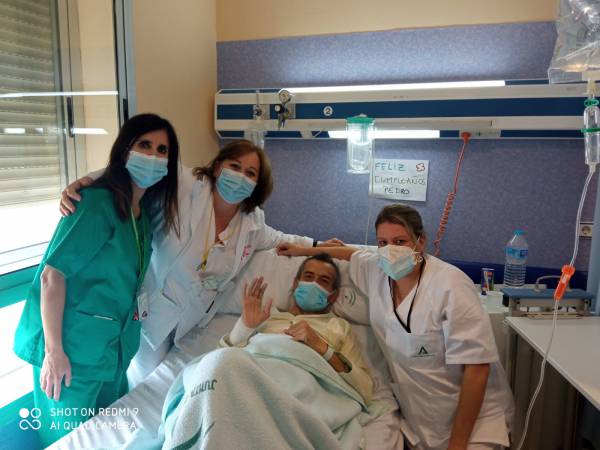 El Hospital Punta de Europa de Algeciras felicita por su cumpleaños a los pacientes ingresados