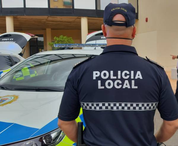 La Policía Local de La Línea detiene a dos personas y se incauta de 420 gramos de cocaína y un Volvo