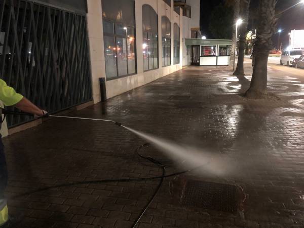 Los trabajos de desinfección de Limpieza en La Línea se han realizado en los distritos de Santiago y Huerta Fava