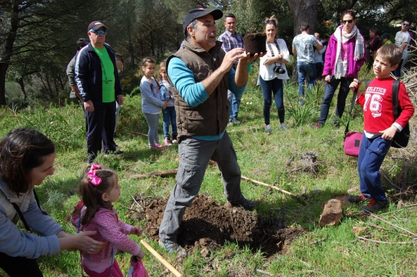 Unas 120 familias de recién nacidos en 2017 y 2018 en Los Barrios plantarán árboles en el Monte de la Teja dentro de la actividad ‘Creciendo con tu árbol’