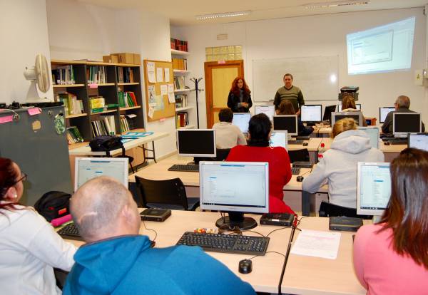 El Ayuntamiento de Los Barrios oferta cuatro nuevos cursos sobre seguridad en Internet y el uso de redes sociales para desempleados y desempleadas del municipio