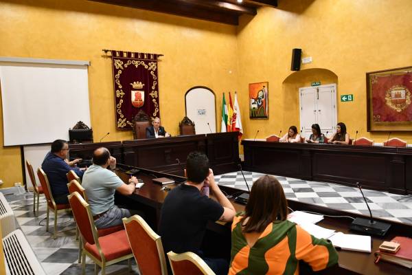 Reunión del Equipo de Gobierno de San Roque con tres grandes asuntos: playas, Emadesa y actos del 316 Aniversario