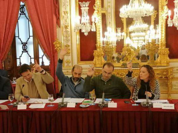 Adelante Cádiz considera “deleznable” que el Ayuntamiento de La Línea castigue sin ayudas sociales por incumplir la ordenanza de limpieza