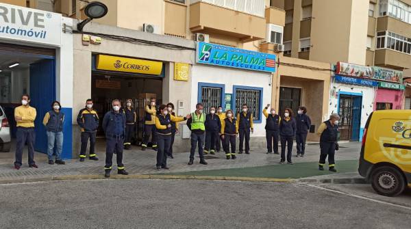 Unidades de reparto de Correos de toda la provincia de Cádiz se concentran contra los recortes