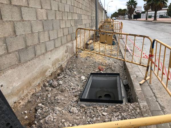 Endesa realiza trabajos de soterramiento en la línea eléctrica de la avenida Manuel Moreno de Palmones