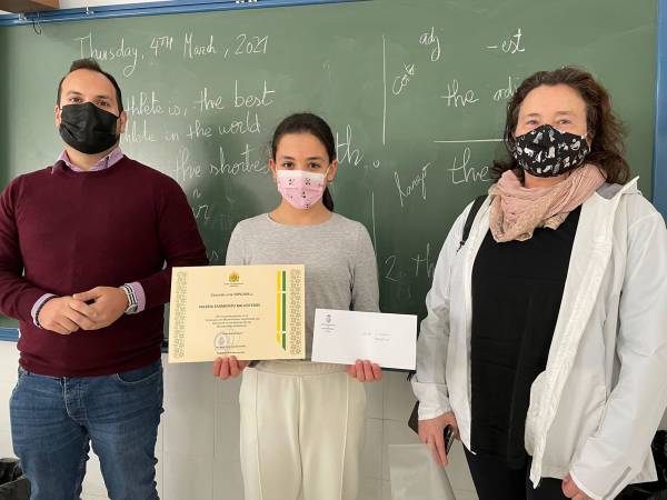 Valeria Sarmiento, Anjara García y Sara El Mougha, ganadoras del I Concurso de Microrrelatos de las Jornadas Andaluzas de Los Barrios
