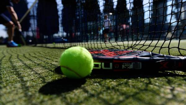 La delegación de Deportes de La Línea organiza el I Torneo de Pádel y Tenis para adultos con la participación de 70 jugadores