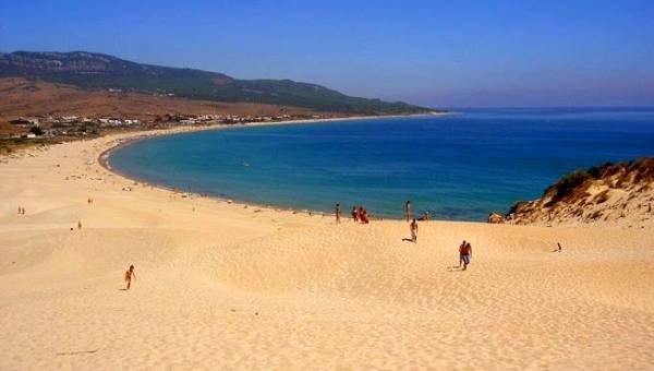 Las aguas de baño de las playas del litoral andaluz mantienen niveles de calidad aptos