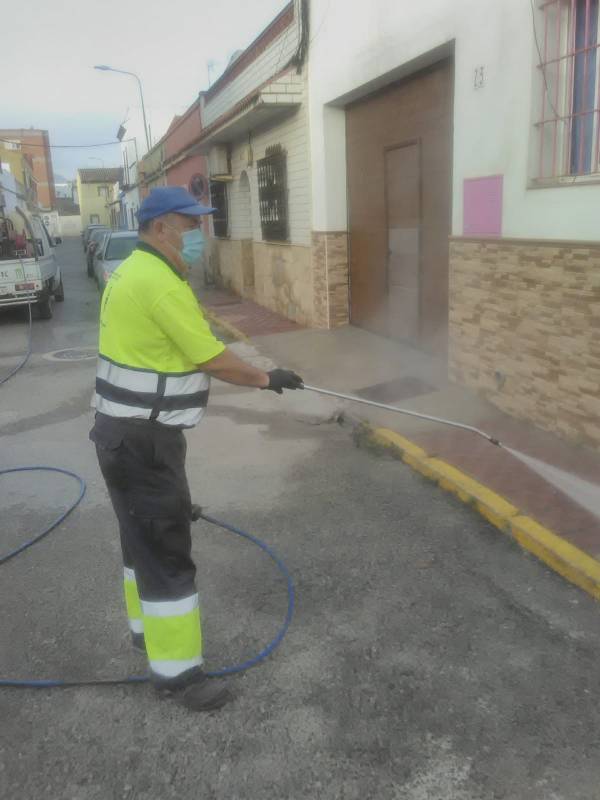 Realizados trabajos de desinfección por diferentes calles del centro de La Línea e inmediaciones