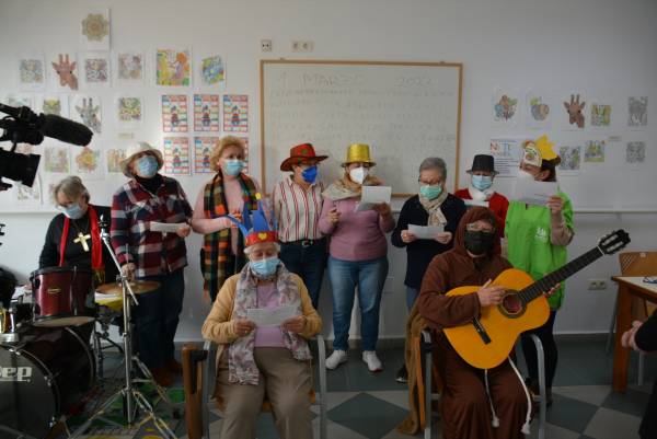 Actividades de carnaval en el taller de memoria del casco en San Roque