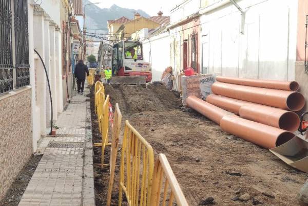 Infraestructuras destaca el buen ritmo de las obras de reurbanización de la calle Vista Alegre de La Línea