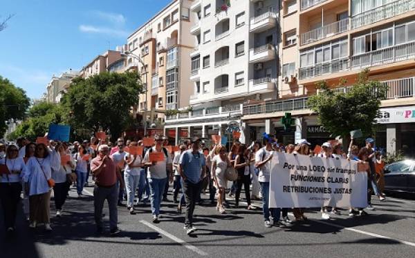 Funcionarios de Justicia de Cádiz vuelven a salir a la calle en su segundo día de huelga consecutivo