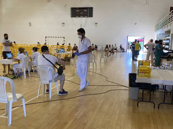 Nueva jornada de vacunación sin cita previa en el ‘Samuel Aguilar’ de Los Barrios para personas de 12 años en adelante que aún no estén inmunizadas