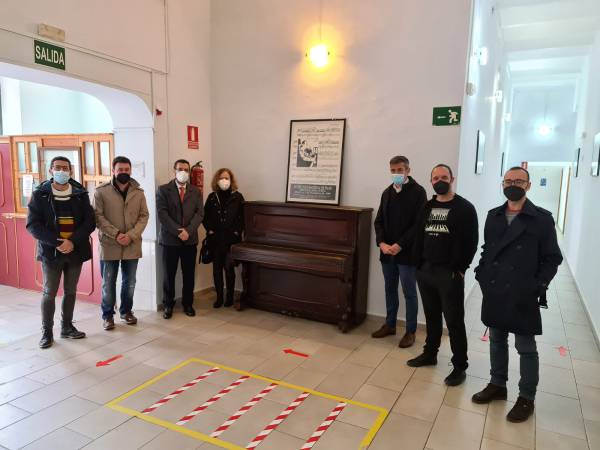 La familia de Muñoz Molleda dona al Conservatorio de Música de La Línea el piano del compositor