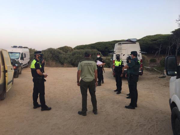 88 denuncias levantadas en una nueva operación conjunta contra la acampada ilegal en Tarifa