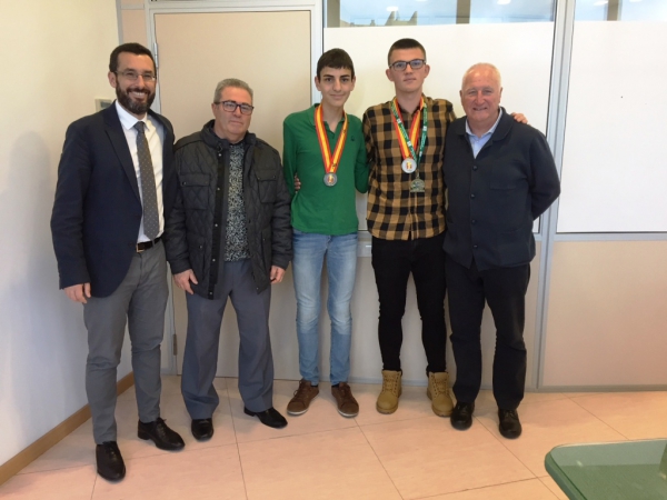 El alcalde recibe a los taekwondistas Enrique Durán y Alejandro Caravaca, medallistas en competiciones nacionales y autonómicas