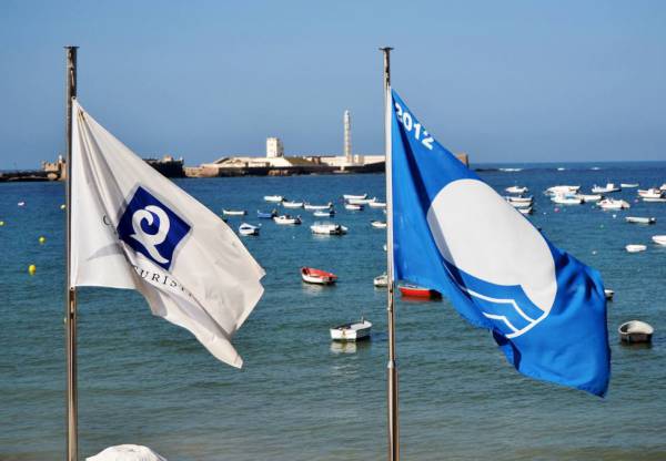 Las playas y puertos deportivos de Cádiz obtienen 35 Banderas Azules en 2021