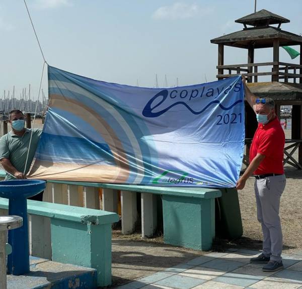 La playa de Poniente de La Línea, distinguida con la bandera Ecoplayas 2021 por sus planes de accesibilidad para personas con movilidad reducida