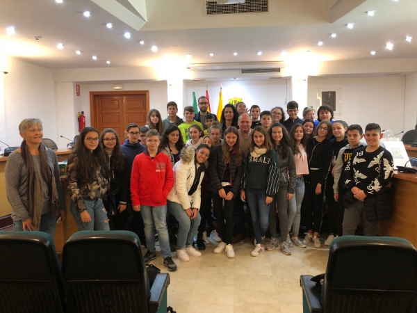 Romero recibe en el Ayuntamiento a alumnos italianos del programa Erasmus Plus