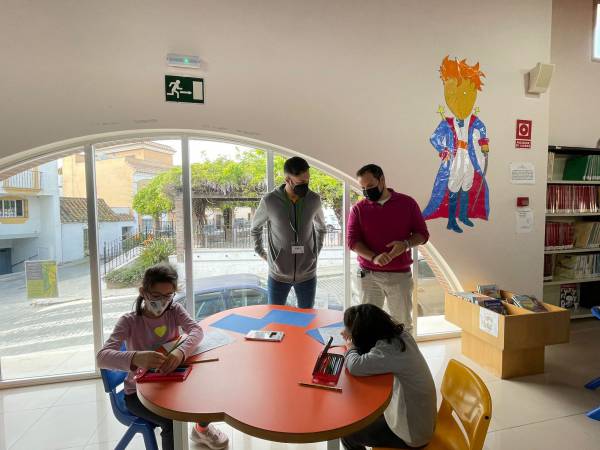 La biblioteca de Los Barrios celebra el Día Internacional del Libro Infantil y Juvenil con el taller para niños titulado ‘El Principito’
