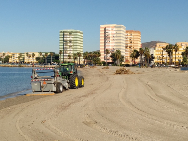 El Ayuntamiento de La Línea adjudica a la empresa Recolte la limpieza mecanizada de playas
