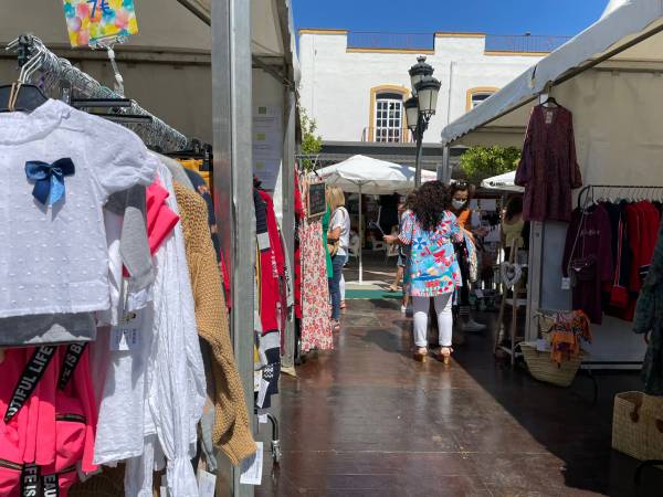 Calvente resalta el éxito del Mercado de Moda ‘Stock fuera’ celebrado el pasado domingo en Los Barrios