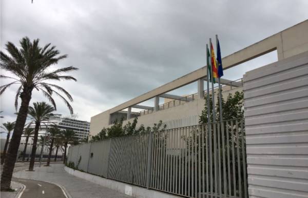 CGT acusa a la Delegación de Educación de Cádiz de recortar unidades ilegalmente a la escuela pública y ampliarlas a la privada concertada