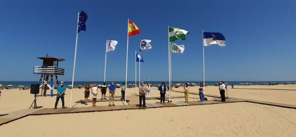 La Junta destaca que el aumento de banderas azules consolida la calidad de las playas de Cádiz